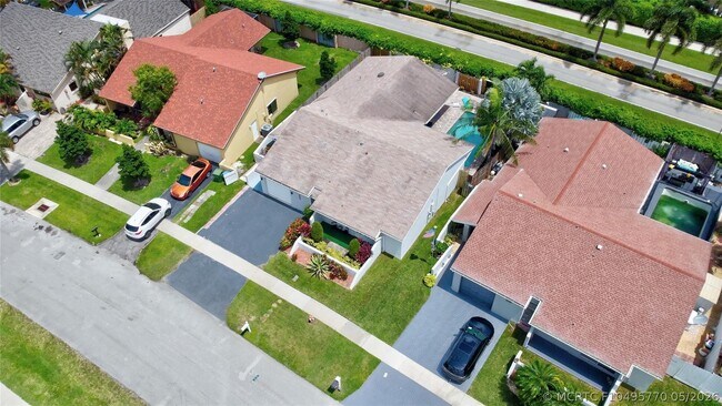 Building Photo - 16643 Redwood Way