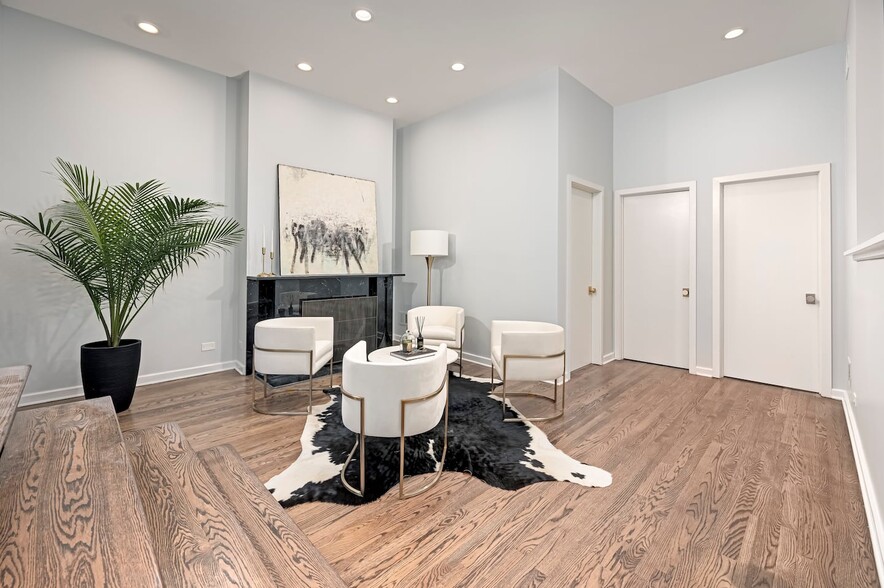 Building Photo - 32 E Bellevue Plz