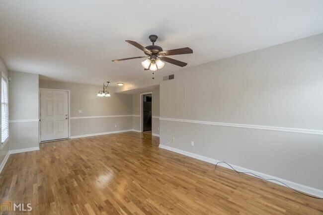 Building Photo - 3097 Colonial Way