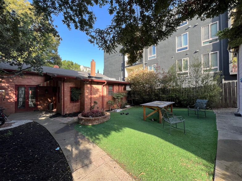 Building Photo - 2530 College Ave