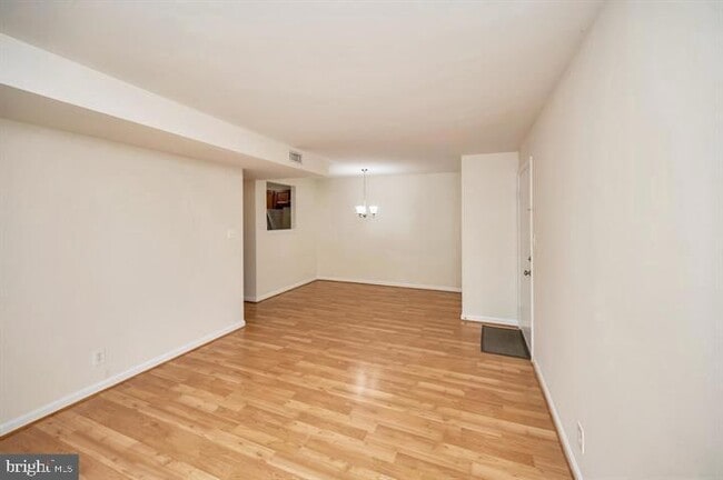 Building Photo - 100 Buckingham Ln