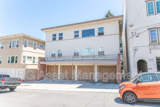 Building Photo - 846 York St