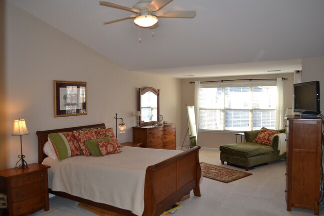 Master Bedroom - 3163 Grovehurst Pl