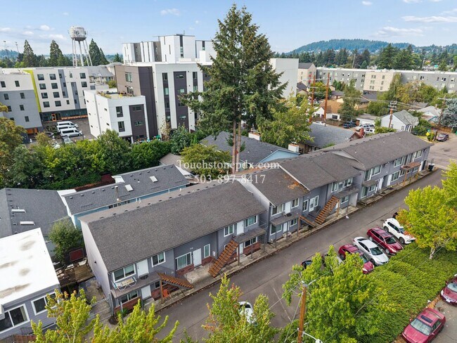 Building Photo - 706 NE 99th Ave