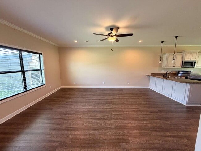 Building Photo - 49 Gardenia St