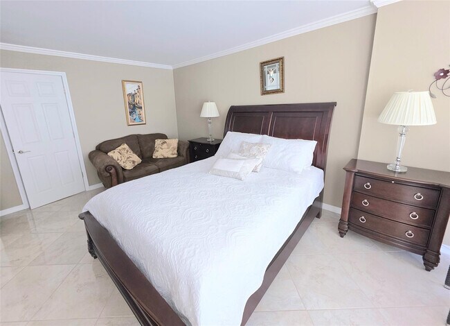 Building Photo - 4020 Galt Ocean Dr