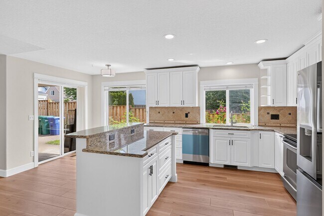 Building Photo - Beautifully Refreshed Clackamas Home with Bright Interiors & Private Backyard Retreat