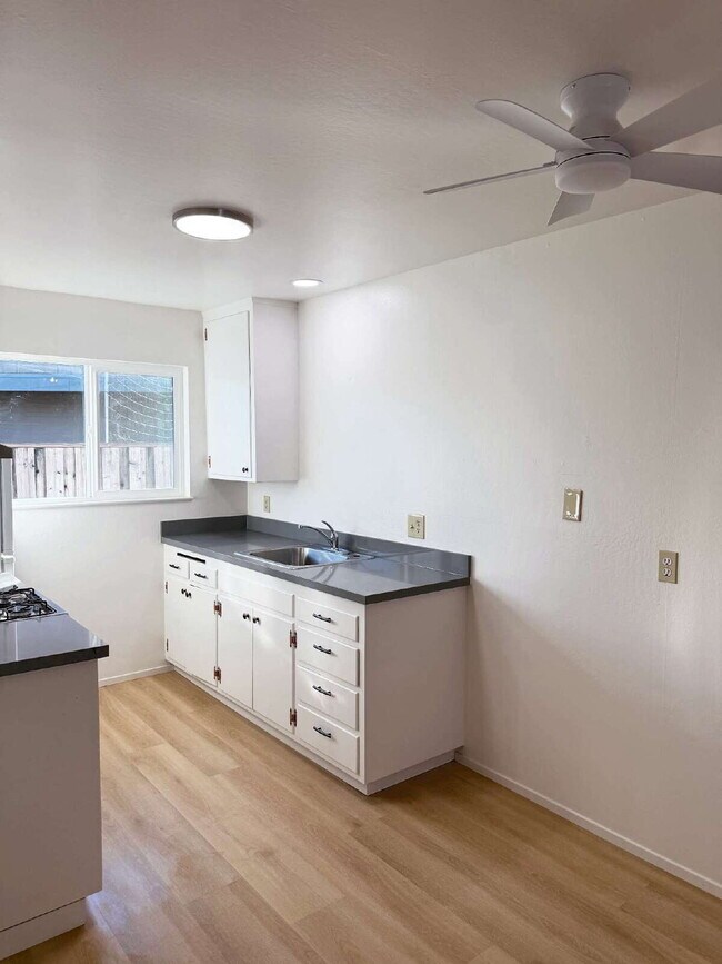 Building Photo - 2BD/1BA Single-Level Home Near Sonoma Plaza | Available Now!