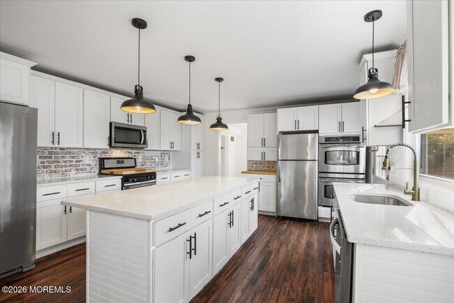 Building Photo - 247 Sprucewood Dr