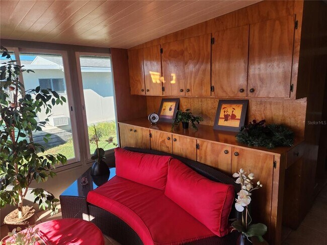 Building Photo - 24921 Pine Hill