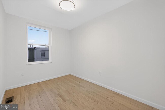 Building Photo - 2710 S Fairhill St