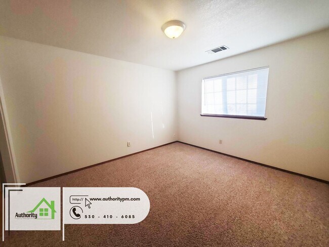 Building Photo - 3996 Morningsun Dr