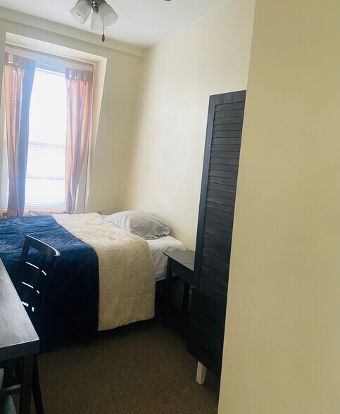 Building Photo - 102 W 3rd St