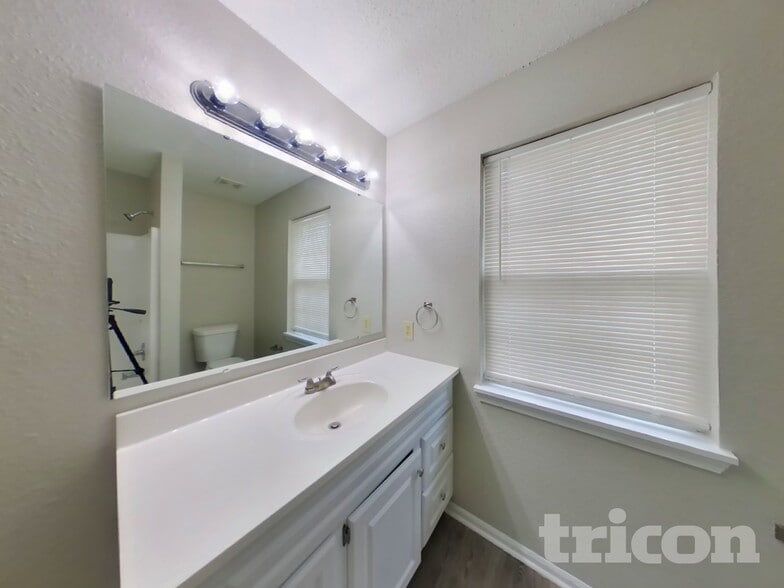 Building Photo - 6061 Parrington Dr