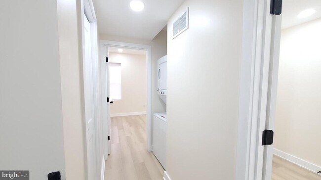 Building Photo - 1819 N Judson St