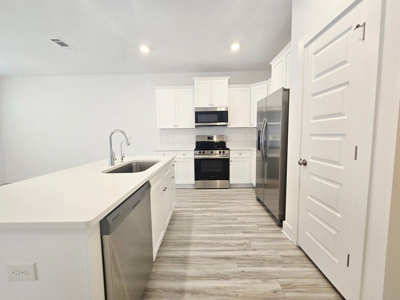 Building Photo - 264 Salt Creek Lane