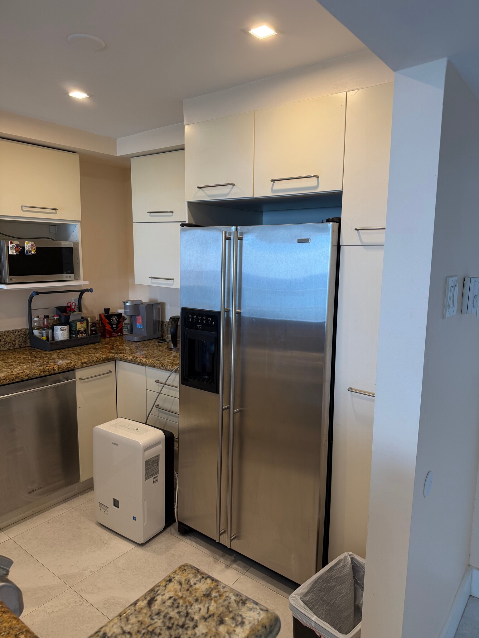 Building Photo - 2030 S Ocean Dr