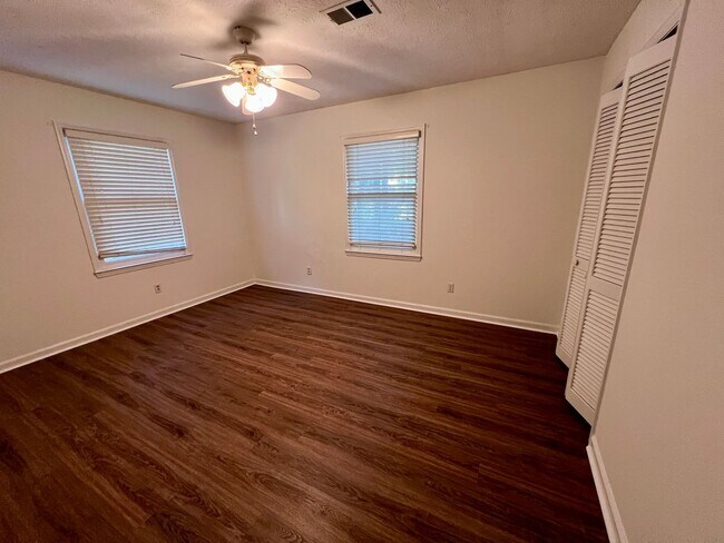 Building Photo - 1402 Northgate Dr
