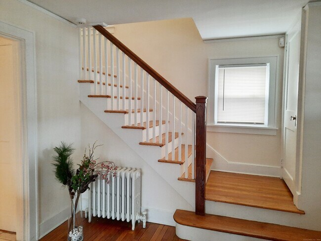 Building Photo - 8 Rockland Pl