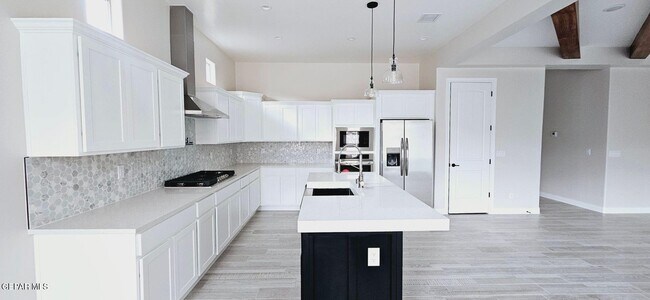 Building Photo - 1822 Bridle