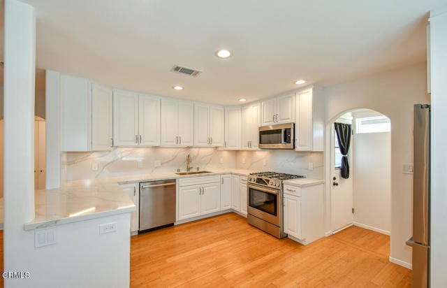 Building Photo - 630 N Niagara St