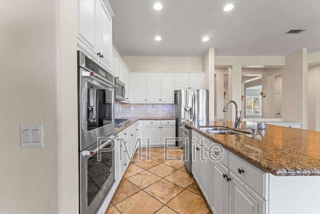 Building Photo - 34677 Desert Rd