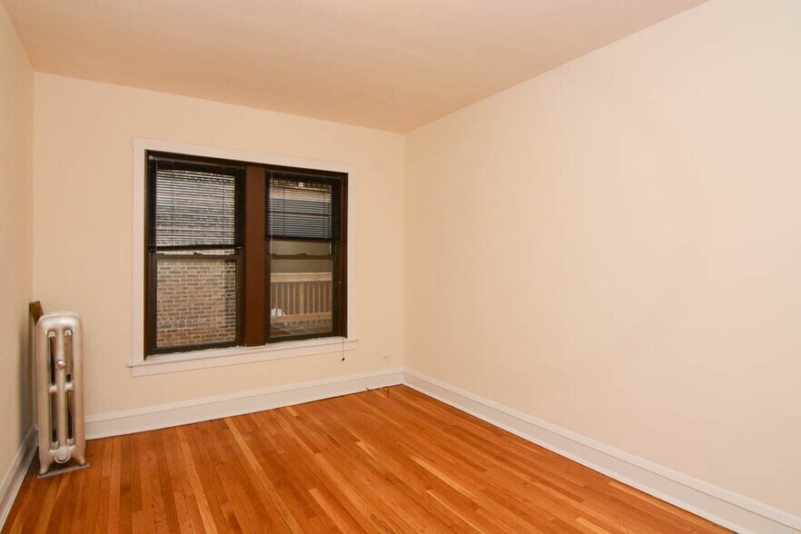 Building Photo - 3302 W Schubert Ave