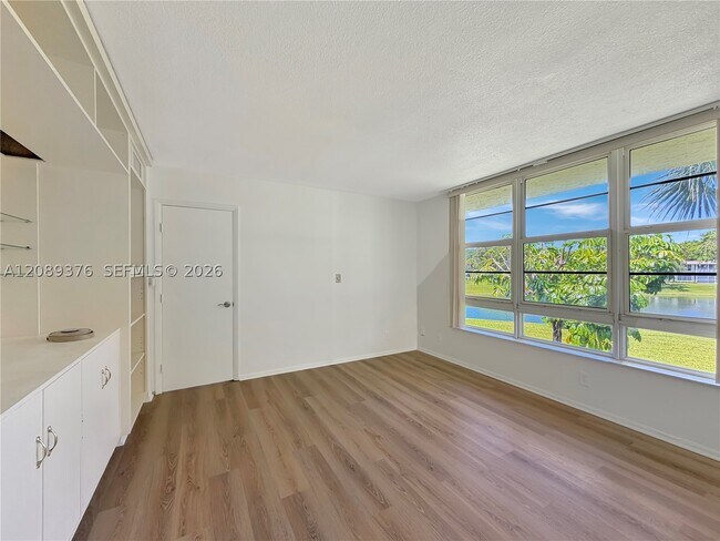 Building Photo - 3641 Oaks Clubhouse Dr