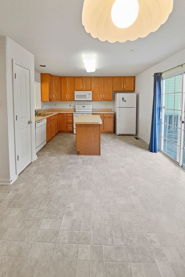 Building Photo - 3074 Esser Pl