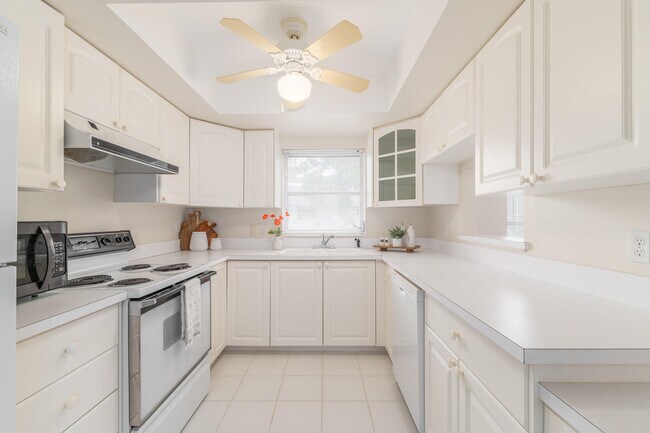 Building Photo - 2950 SE Ocean Blvd