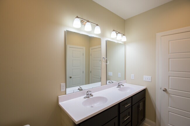 Building Photo - 127 N Parkdale Ave