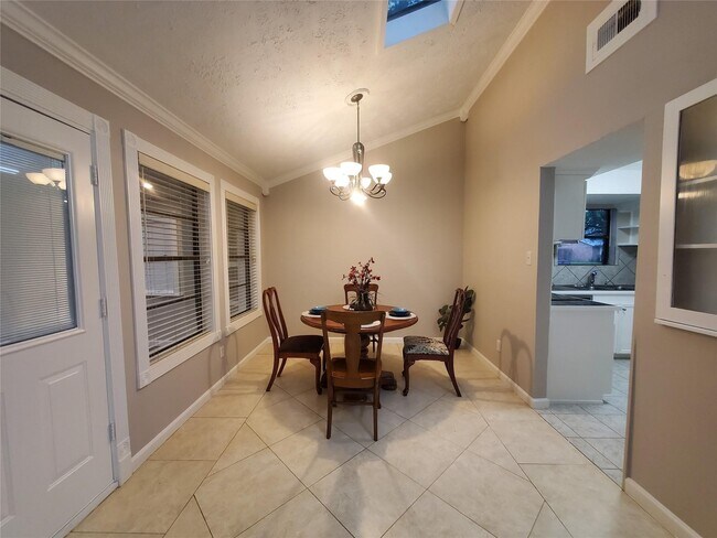Building Photo - 3002 Frontier Dr