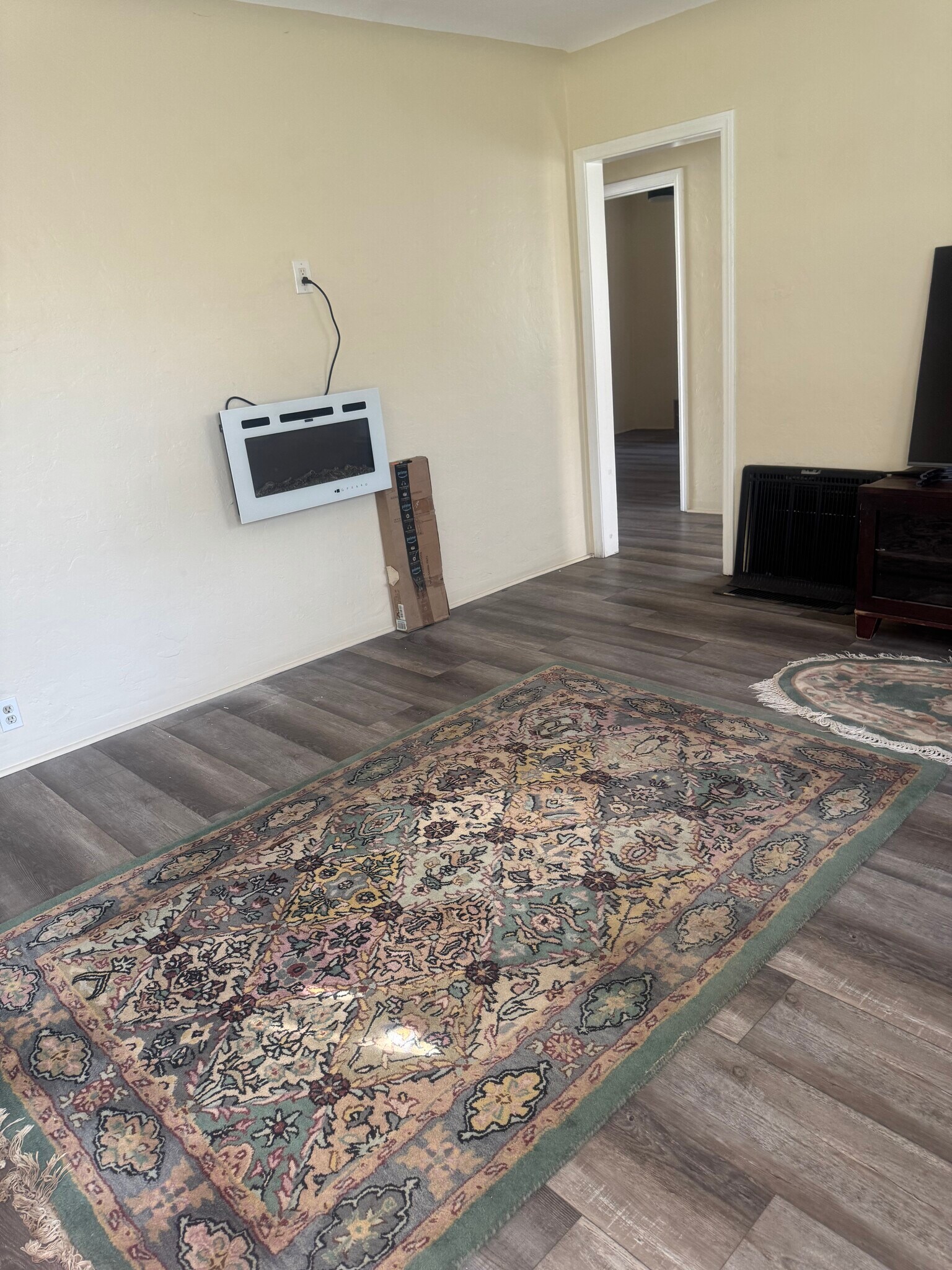 Building Photo - 9932 Beverly St