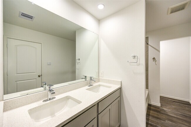 Building Photo - 5406 Castlebury Meadows Dr