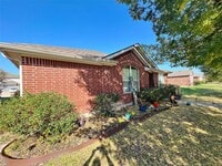 Building Photo - 504 Sandy Ln