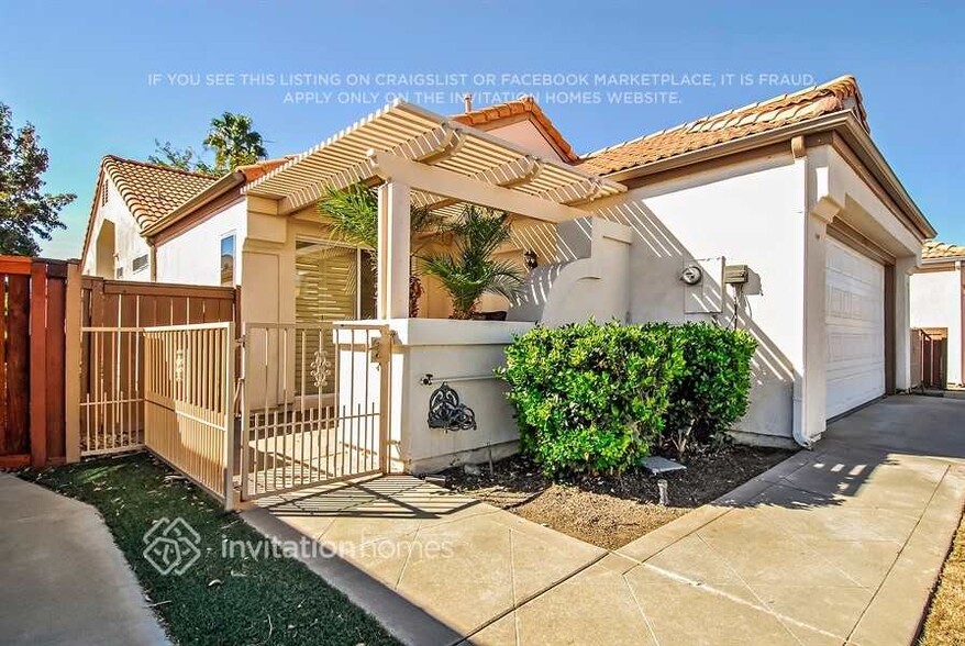 Building Photo - 28121 Orangegrove Ave