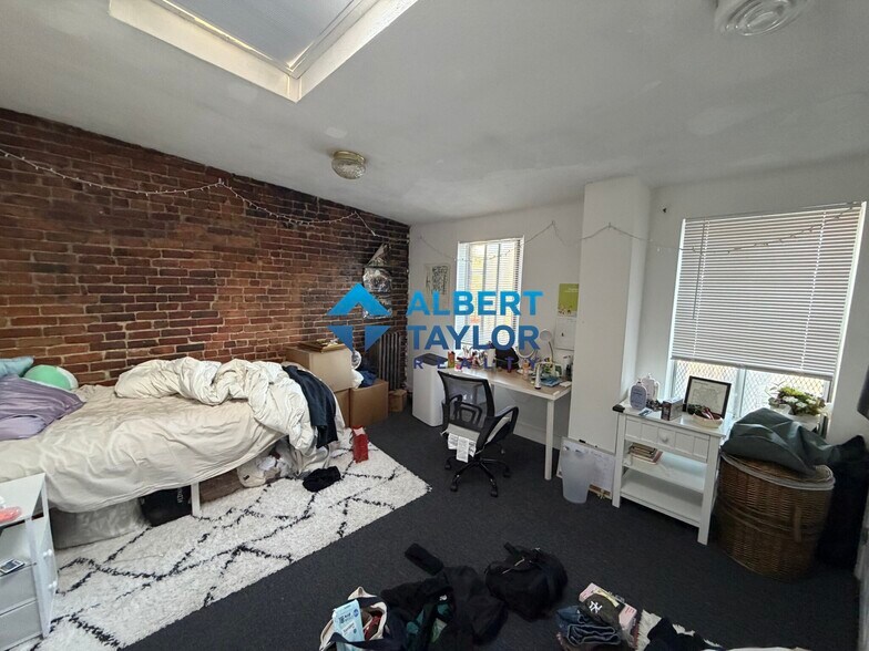 Building Photo - 210 Hemenway St