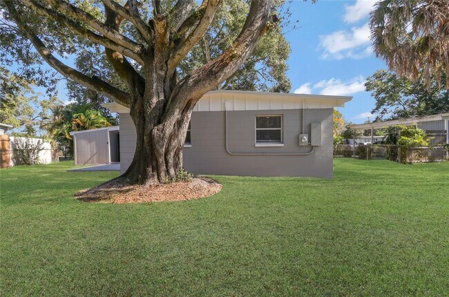 Building Photo - 1325 Windsor Way