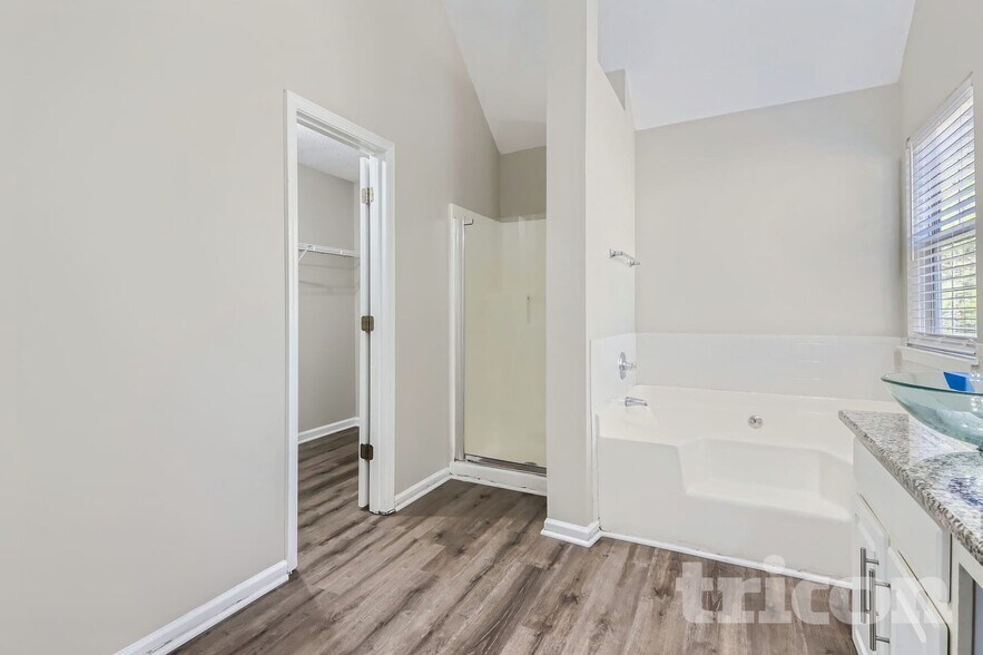 Building Photo - 589 Lakewater View Dr