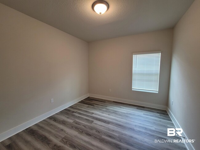 Building Photo - 1045 Hayward Lp