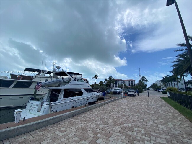 Building Photo - 1998 Overseas Hwy