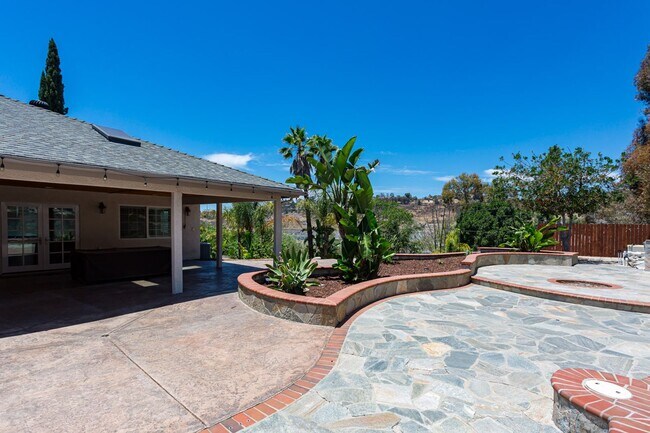Building Photo - Spacious Entertainers Retreat in San Carlos!