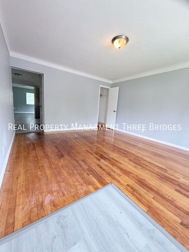 Building Photo - 536 Ames Pl