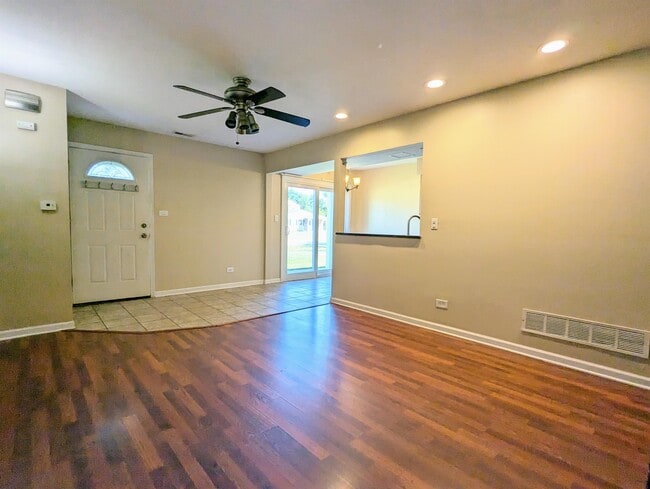 Building Photo - 334 Marcia Ct