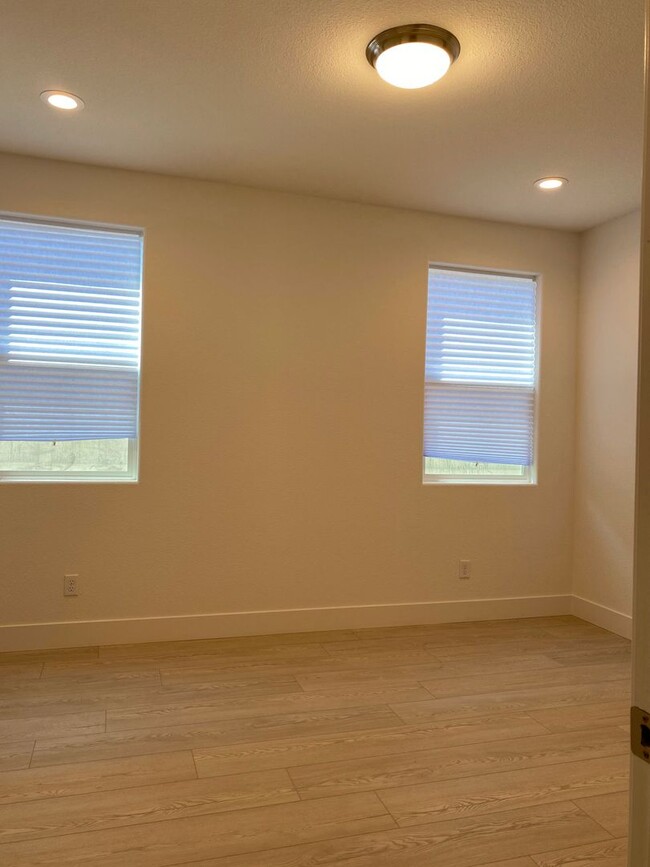 Building Photo - Stunning Like-New Home for Rent in Ellis C...