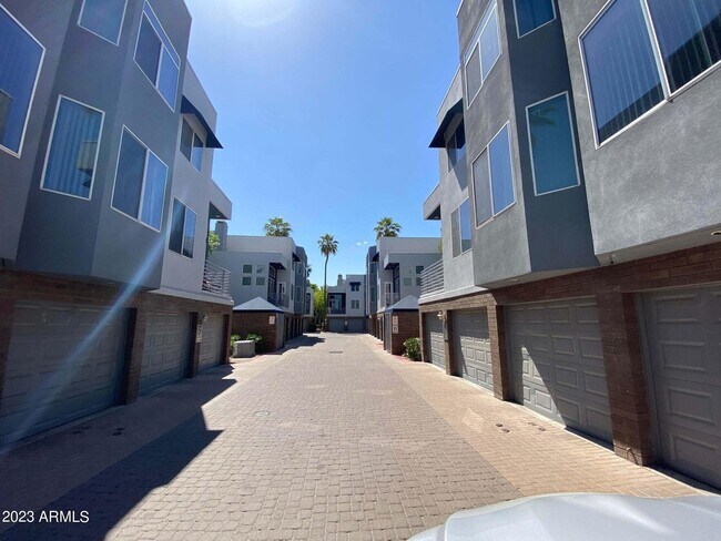 Building Photo - 3633 N 3rd Ave