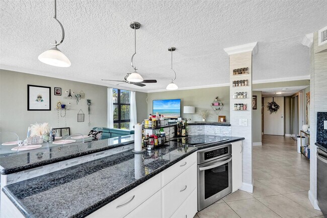 Building Photo - 1301 River Reach Dr