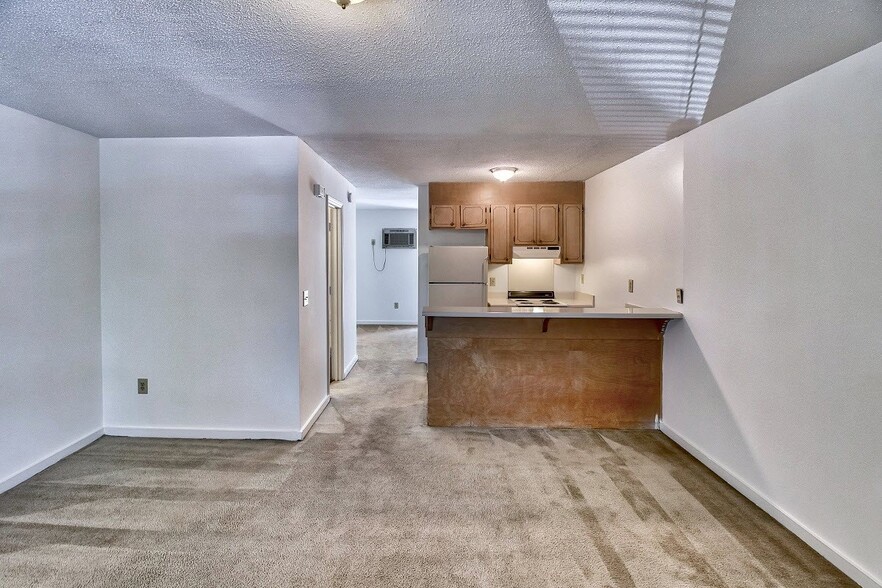 Living Area - Glennwood Apartments