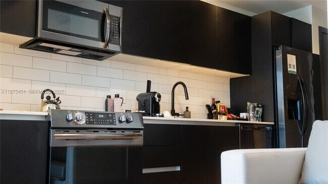 Building Photo - 398 NE 5th St