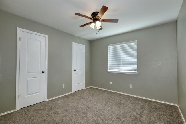 Building Photo - 5208 Walnut Grove Ct